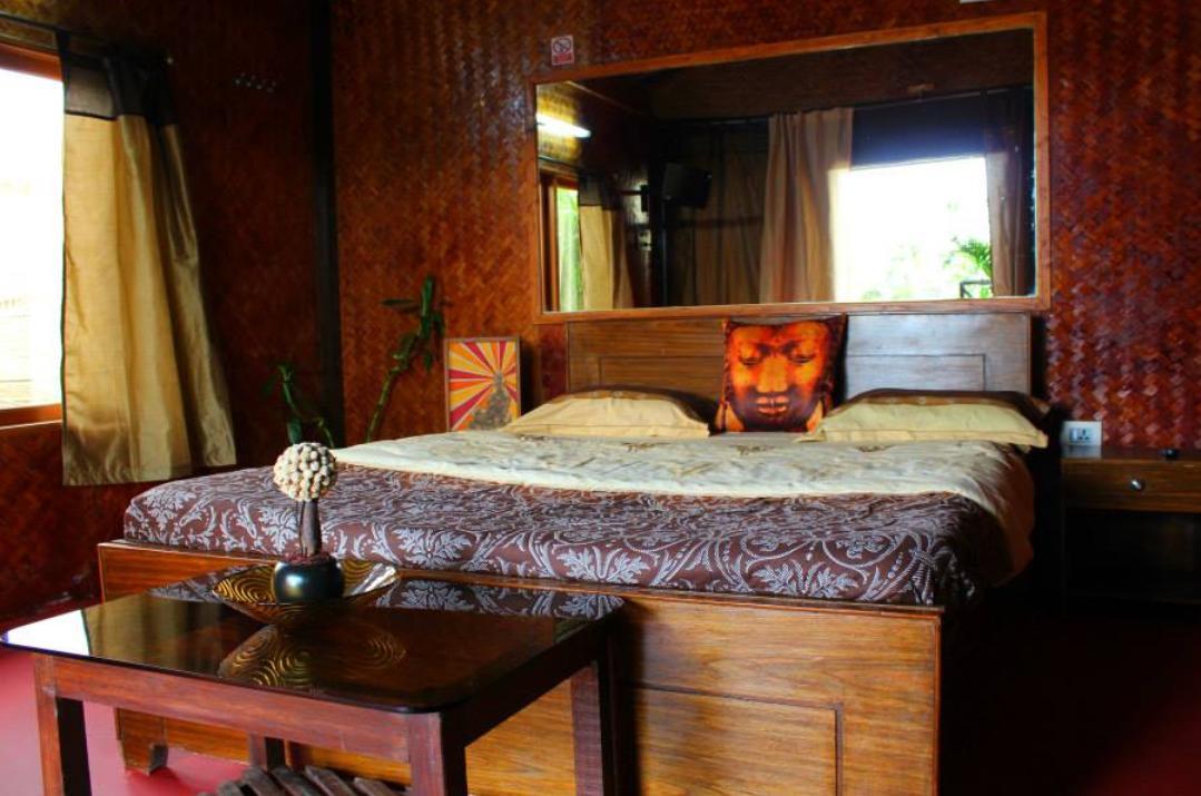 Rock Water Resort Morjim Habitación foto