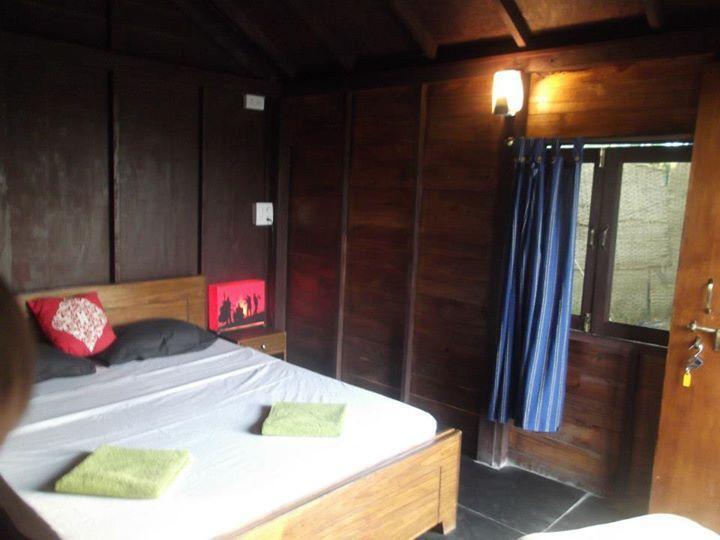 Rock Water Resort Morjim Habitación foto
